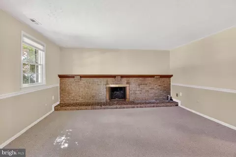 Living - 14604 Notley Rd, Silver Spring, MD 20905 photo 3 of 4