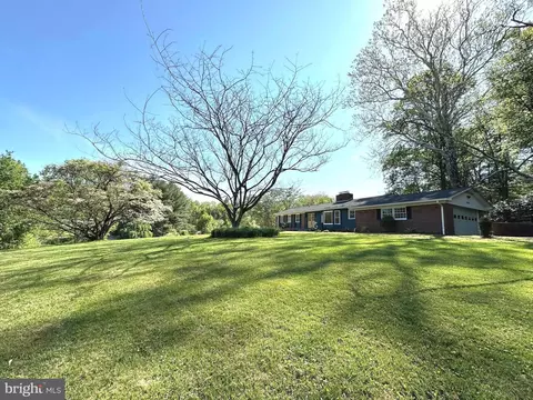 17821 Pond Rd, Ashton, MD 20861