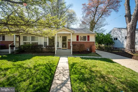 629 W Lynfield Dr, Rockville, MD 20850