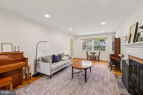 Living - 4 Burket Ct, Silver Spring, MD 20910 photo 3 of 3
