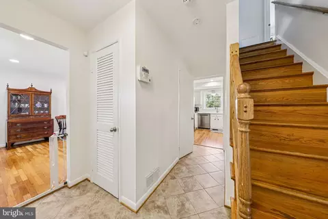 Entry Way - 4 Burket Ct, Silver Spring, MD 20910 photo 1 of 5