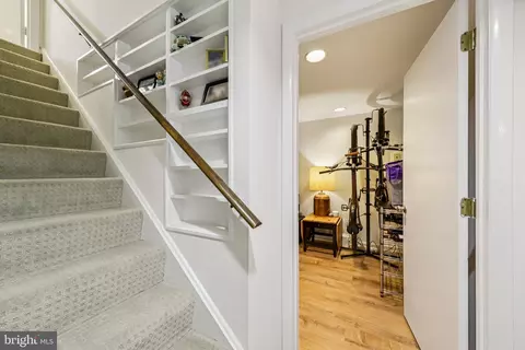 Entry Way - 4 Burket Ct, Silver Spring, MD 20910 photo 4 of 5