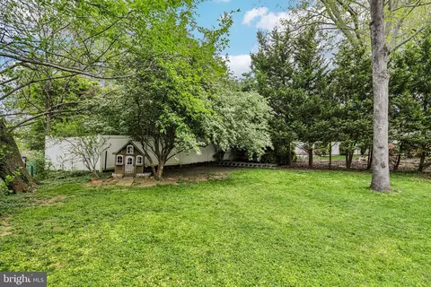 Exterior - 4 Burket Ct, Silver Spring, MD 20910 photo 5 of 5