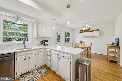 Kitchen - 4 Burket Ct, Silver Spring, MD 20910 photo 3 of 5