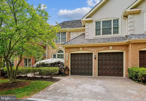 7940 Turncrest Dr, Potomac, MD 20854