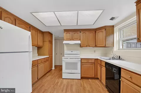 Kitchen - 3424 Gleneagles Dr #77-C, Silver Spring, MD 20906 photo 2 of 2