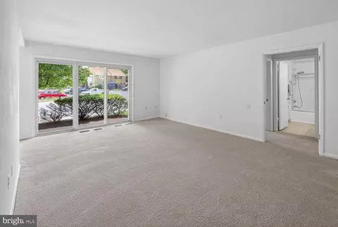 Living - 3406 Chiswick Ct #47-2A, Silver Spring, MD 20906 photo 2 of 4