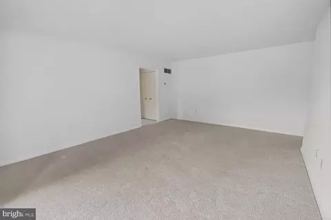 Living - 3406 Chiswick Ct #47-2A, Silver Spring, MD 20906 photo 4 of 4