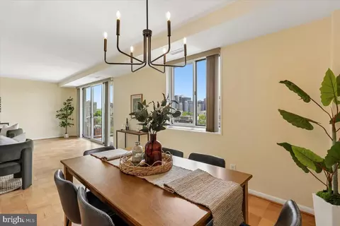 4977 Battery Ln #1-902, Bethesda, MD 20814