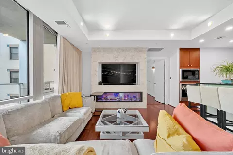 6820 Wisconsin Ave #4006, Bethesda, MD 20815