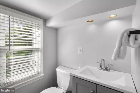 Bath - 213 Lexington Dr, Silver Spring, MD 20901 photo 3 of 3