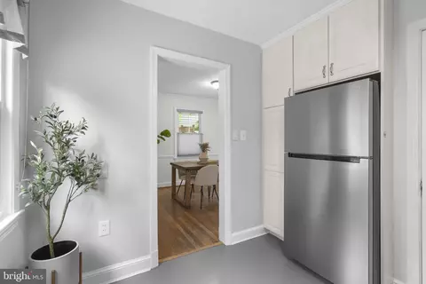 Entry Way - 213 Lexington Dr, Silver Spring, MD 20901 photo 2 of 2