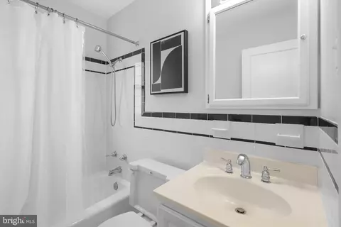 Bath - 213 Lexington Dr, Silver Spring, MD 20901 photo 1 of 3