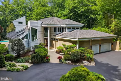9 Oaklyn Ct, Potomac, MD 20854