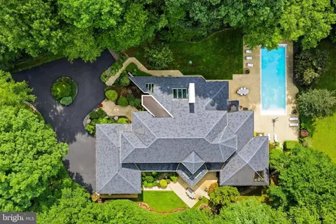 9 Oaklyn Ct, Potomac, MD 20854