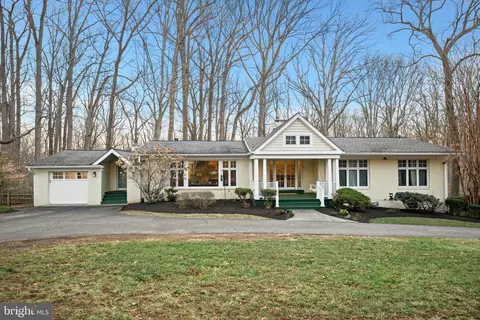 8505 Horseshoe Ln, Potomac, MD 20854