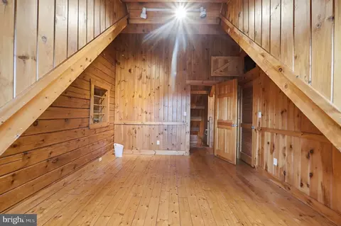 Bedroom - 21142 Westerly Rd, Poolesville, MD 20837 photo 2 of 2