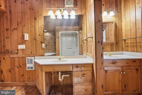 Bath - 21142 Westerly Rd, Poolesville, MD 20837 photo 4 of 4