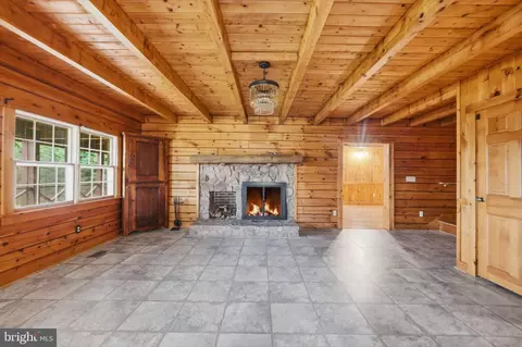 Living - 21142 Westerly Rd, Poolesville, MD 20837 photo 2 of 5
