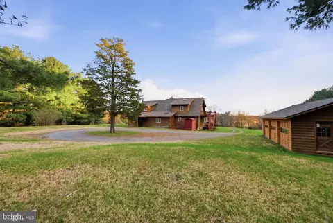 Exterior - 21142 Westerly Rd, Poolesville, MD 20837 photo 7 of 12