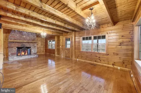 Living - 21142 Westerly Rd, Poolesville, MD 20837 photo 4 of 5