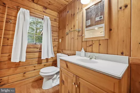 Bath - 21142 Westerly Rd, Poolesville, MD 20837 photo 1 of 4