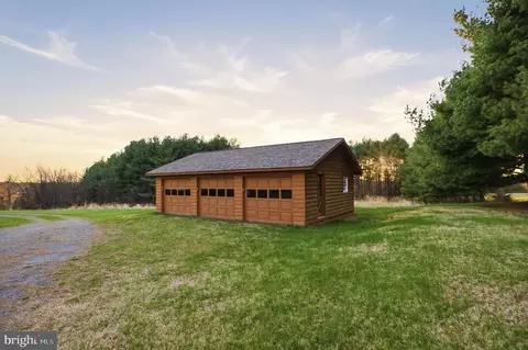 Exterior - 21142 Westerly Rd, Poolesville, MD 20837 photo 8 of 12