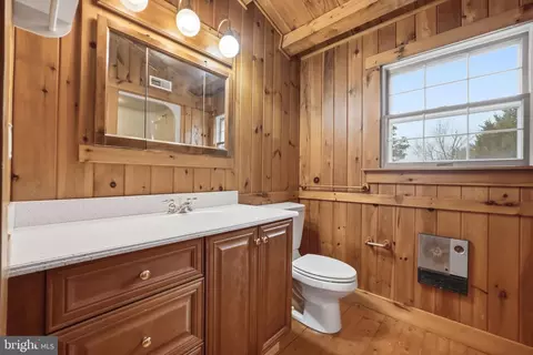 Bath - 21142 Westerly Rd, Poolesville, MD 20837 photo 2 of 4