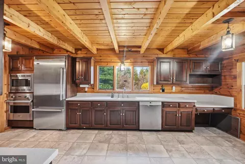 Kitchen - 21142 Westerly Rd, Poolesville, MD 20837 photo 3 of 4