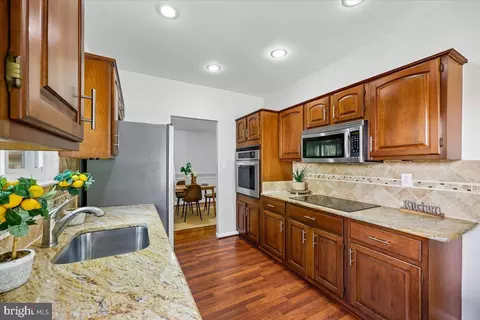 Kitchen - 11807 Stonington Pl, Silver Spring, MD 20902 photo 5 of 5