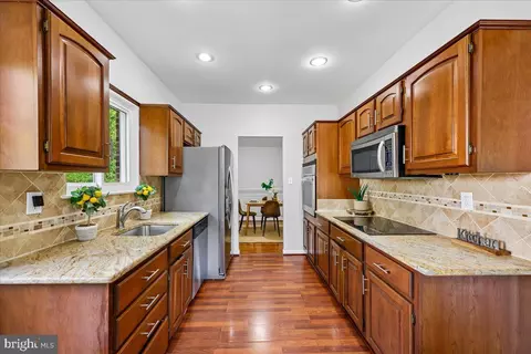 Kitchen - 11807 Stonington Pl, Silver Spring, MD 20902 photo 4 of 5