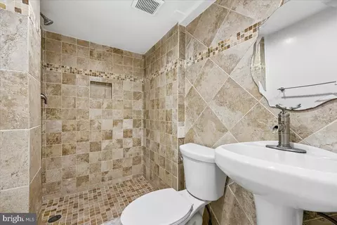 Bath - 11807 Stonington Pl, Silver Spring, MD 20902 photo 1 of 4