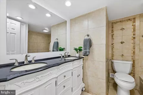 Bath - 11807 Stonington Pl, Silver Spring, MD 20902 photo 3 of 4