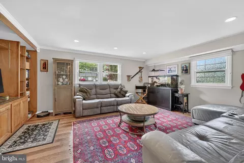 Living - 1008 Robroy Dr, Silver Spring, MD 20903 photo 1 of 2