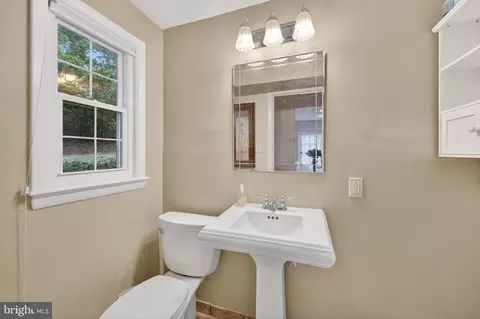 Bath - 1008 Robroy Dr, Silver Spring, MD 20903 photo 3 of 3