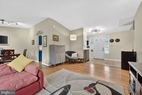 Entry Way - 1008 Robroy Dr, Silver Spring, MD 20903 photo 1 of 3