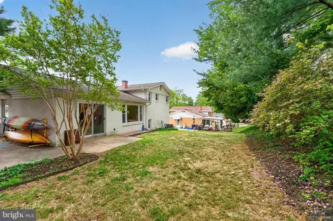 Exterior - 1008 Robroy Dr, Silver Spring, MD 20903 photo 4 of 7