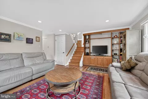 Living - 1008 Robroy Dr, Silver Spring, MD 20903 photo 2 of 2