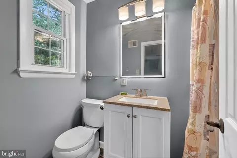 Bath - 1008 Robroy Dr, Silver Spring, MD 20903 photo 1 of 3