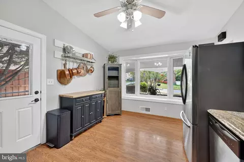 Entry Way - 1008 Robroy Dr, Silver Spring, MD 20903 photo 3 of 3