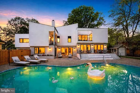 7301 Marbury Rd, Bethesda, MD 20817