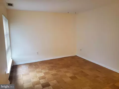 Living - 2207 Greenery Ln #103-8, Silver Spring, MD 20906 photo 3 of 5