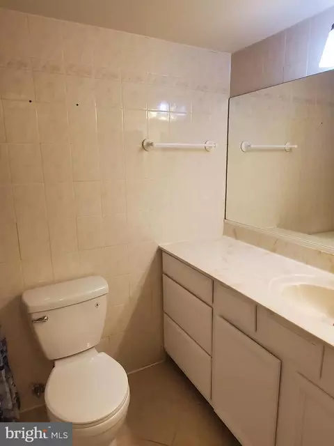 Bath - 2207 Greenery Ln #103-8, Silver Spring, MD 20906 photo 2 of 2
