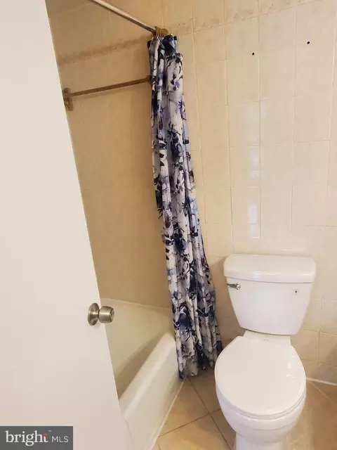 Bath - 2207 Greenery Ln #103-8, Silver Spring, MD 20906 photo 1 of 2