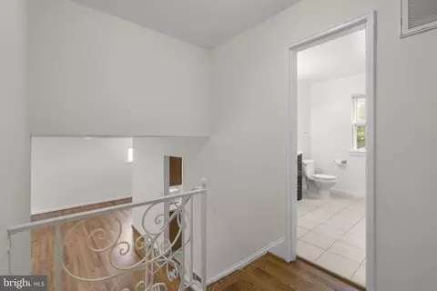 Entry Way - 1509 Woodman Ave, Silver Spring, MD 20902 photo 2 of 3