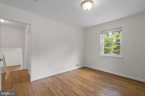 Bedroom - 1509 Woodman Ave, Silver Spring, MD 20902 photo 6 of 9