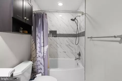 Bath - 3128 Memory Ln, Silver Spring, MD 20904 photo 3 of 4