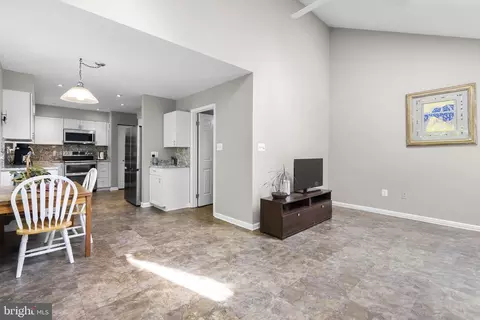 Entry Way - 3128 Memory Ln, Silver Spring, MD 20904 photo 2 of 4