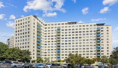 10201 Grosvenor Pl #711, North Bethesda, MD 20852