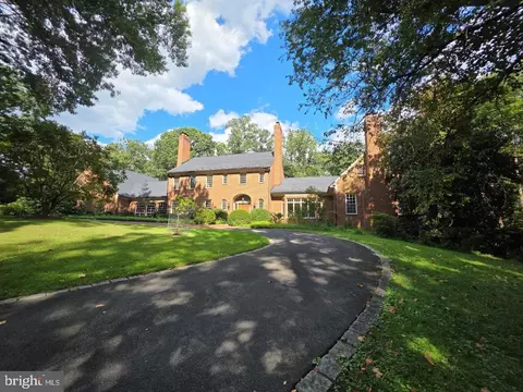 19 Piney Glen Ct, Potomac, MD 20854